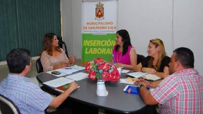 Francis Rodríguez y representantes de la AHM.