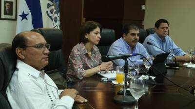 José Adonis Lavaire, Ethel Deras, Jorge Faraj y Roberto Matuty. Foto: Amílcar Izaguirre