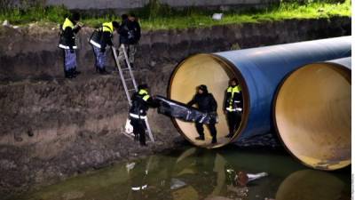 Según la información difundida, 'El Chapo' evadió la custodia a través de un túnel que iniciaba en el área de la regadera mediante un rectángulo de unos 50 centímetros de lado con una profundidad de metro y medio.