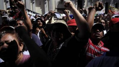 La marcha pacífica salió del Obelisco, en el sur de la capital, con paradas en las sedes del Mineduc, el Congreso y Casa Presidencial, en el centro histórico de la ciudad. EFE/Archivo