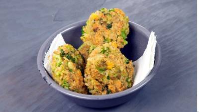 Freír las tortitas hasta que queden doradas.