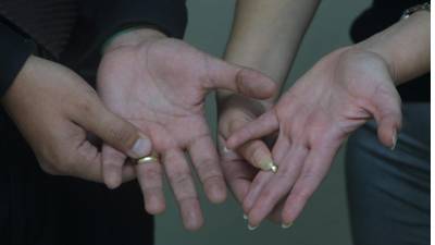 Es muy importante no juzgar a un matrimonio mayor que decide separarse”, señala Diego. “Nadie conoce el curso de vida que ha llevado cada persona, cada pareja.