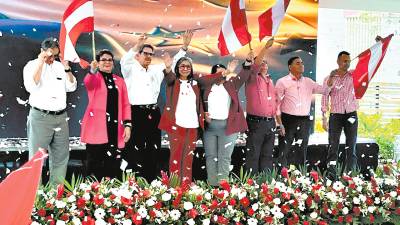 <b><span class=mln_uppercase_mln>Liberales.</span></b> El movimiento Todos por Honduras, liderado por Maribel Espinoza, aglutina a líderes como Mauricio Villeda y José Alfredo Saavedra.