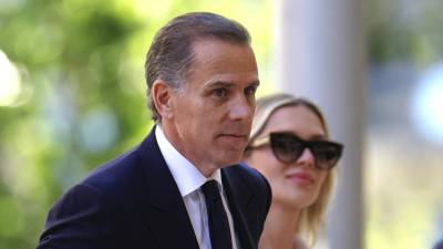 Hunter Biden llegó al tribunal acompañado por su esposa, Melissa Cohen Biden.