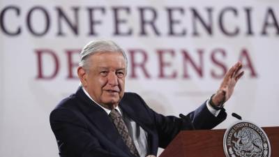 AMLO mostró a los medios una carta que envió a su “amigo” Trump.