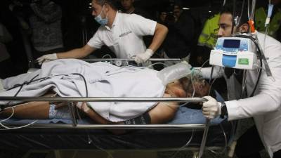 Alan fue uno de los primeros sobrevivientes en ser rescatado del fuselaje del avión. EFE.