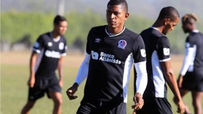 Carlo Costly durante el entrenamiento de este viernes del Olimpia. Foto Ronald Aceituno