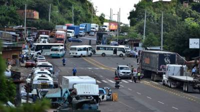 n varias ciudades del país, los transportistas realizaron protestas. En la CA-5, a la altura de Villanueva, la Policía hizo un desalojo pacífico porque el tráfico tenía varias horas de estar paralizado.