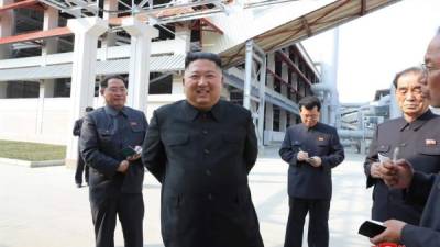 Kim Jong Un reapareció tras varias semanas de ausencia luego de presuntamente haberse sometido a una cirugía cardíaca que lo dejó al borde de la muerte./EFE.