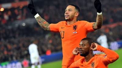 Georginio Wijnaldum y Memphis Depay le dieron el triunfo a Holanda sobre Francia. Foto AFP