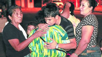 Familiares, compañeros de colegio y maestros están consternados por el asesinato de la jovencita Lesly Guadalupe Flores.