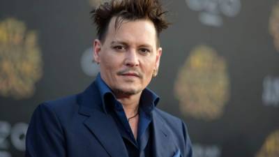 Pese a que Johnny Depp ha tenido un año difícil, pues se separó de su esposa Amber Heard y hace poco fue catalogado como el actor menos rentable, se da tiempo para visitar a los más necesitados.