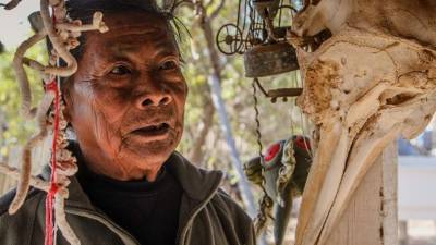 México. El Chamán en la tradición. Francisco Barret, chamán de la tribu de los Seris, en el municipio de Hermosillo Sonora. Recibió poderes a los 9 años.