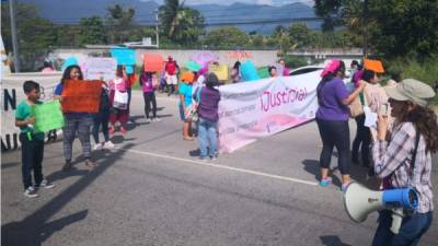 La marcha pacífica del grupo de mujeres organizadas en San Pedro Sula. Foto y entrevista Melvin Cubas.