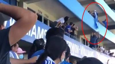 La bandera de Honduras fue irrespetada por algunos salvadoreños.