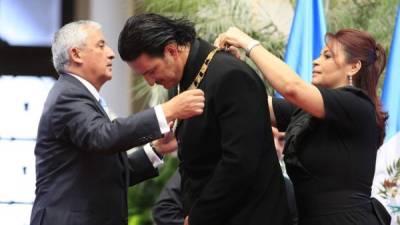 Arjona recibió en el 2013 la 'Orden del Quetzal' máxima distinción en Gutemala de manos del Presidente Otto Pérez y la entonces vicepresidenta Roxana Baldetti.