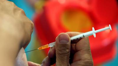 Estados Unidos aprobó la aplicación de una tercera dosis de sus vacunas de Pfizer y Moderna.