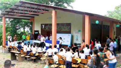 Las escuelas se construyen en la zona rural de San Antonio de Cortés.