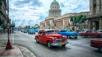 LA PERLA DEL CARIBE. Considerada como uno de los conjuntos arquitectónicos más notables de su tipo en la América hispana, La Habana es el corazón de Cuba y su principal centro económico.