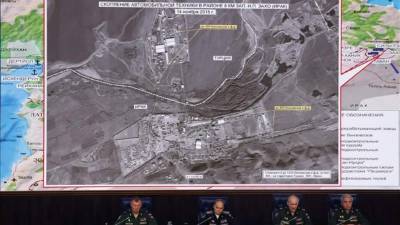 Oficiales del ejército ruso asisten a una sesión informativa sobre operaciones antiterroristas en el Centro de Control de Defensa Nacional en Moscú (Rusia), el pasado 2 de diciembre. EFE/Archivo