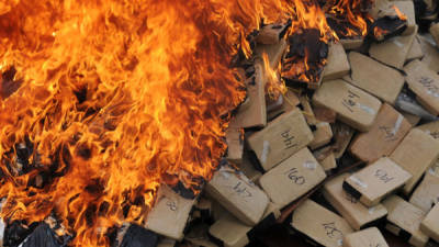 Autoridades judiciales hondureñas incineraron 420 kg de cocaína.