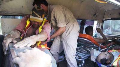 Fueron trasladados de emergencia a un centro médico, adonde se recuperan. Fotos: Wendell Escoto