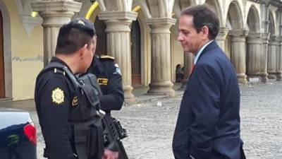 El documento está dirigido a la directora del Centro Cultural Real Palacio de los Capitanes Generales, Mireya Mendoza.