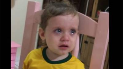Así llora una niña tras enterarse que Neymar se quedó del Mundial Brasil 2014.