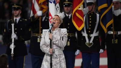 Pink cantó el himno de los Estados Unidos en el Super Bowl.