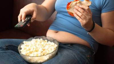 Una dieta rica en grasas, azúcares y almidones pueden desarrollar diabetes tipo 2.