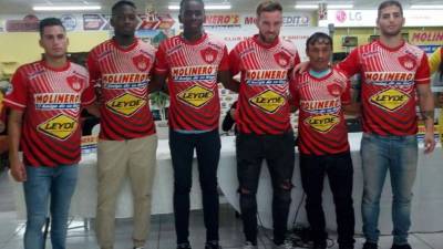 Ls nuevos refuerzos del Vida, Francisco Ojeda, Carlos Bernárdez, Bryan Jonhson, Richard Rodríguez, Javier Portillo y Kevin Hoyos.