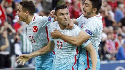 Turquía está a la espera de los otros resultados para ver si puede seguir con vida. Foto efe