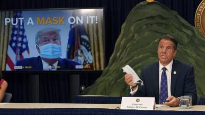 El Gobernador de Nueva York, Andrew Cuomo, exigió a Trump utilizar la mascarilla para dar el ejemplo a los estadounidenses tras el repunte de casos./AFP.