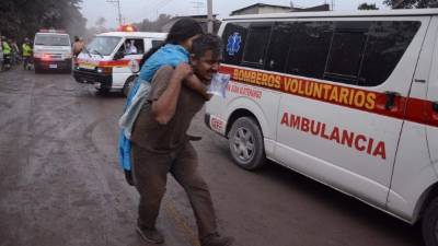 El número de muertos por la avalancha del volcán asciende a 31 personas./AFP.