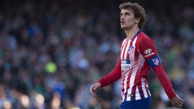 Antoine Griezmann no pudo evitar la derrota del Atlético de Madrid. FOTO AFP.