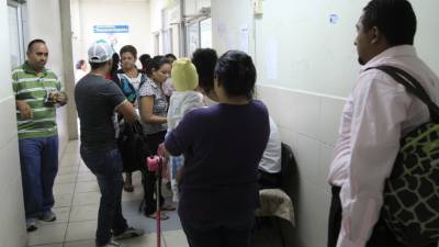 Unas siete muestras para detectar si es influenza hace semanalmente el Ihss de San Pedro Sula.