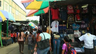 Cerraron la 6 calle del barrio Medina con sus puestos. Foto: Amílcar Izaguirre.