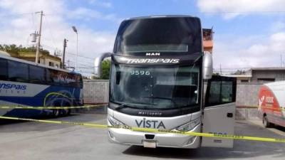 Las autoridades decomisaron el autobús de Transpaís de donde fueron raptados al menos 25 migrantes hace dos semanas./Reforma.