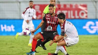 El hondureño Alex López es pieza clave en el mediocampista del Alajuelense.