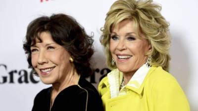 Jane Fonda (derecha) junto a la actriz Lily Tomlin (izquierda) Getty Images