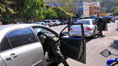 Los uniformados controlan las entradas para garantizar la seguridad en Soptravi.