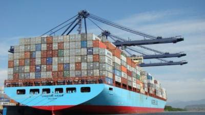 Un barco con carga mexicana en altamar.