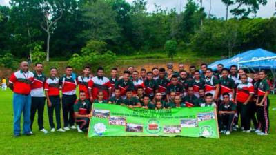 Banda de guerra del San Antonio en su participación en una competencia nacional.