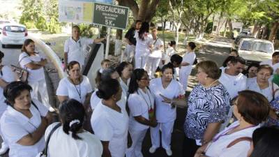 Las enfermeras argumentan que tienen sobrecarga laboral.