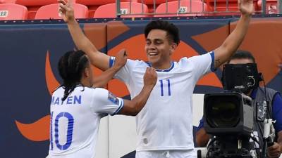 Rodolfo Zelaya y Gerson Mayen fueron las figuras de El Salvador ante Curazao. Foto AFP