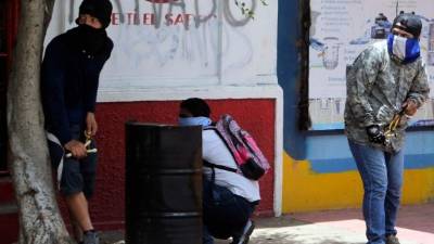 Los enfrentamientos entre manifestantes y las fuerzas policiales de Nicaragua han saldado con más de un centenar de muertos en una crisis que alcanza ya los 50 días./AFP.