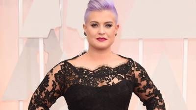 Kelly Osbourne también se extirparía los ovarios.