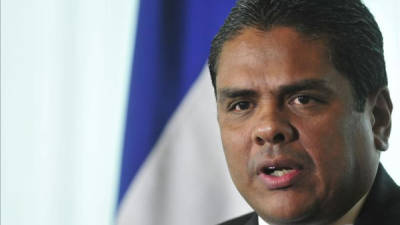 La iniciativa Petrocaribe que impulsa el Gobierno de Venezuela para suministrar combustibles en condiciones favorables ha dejado de ser atractiva para Honduras, según dijo hoy el secretario de Desarrollo Económico, Alden Rivera.