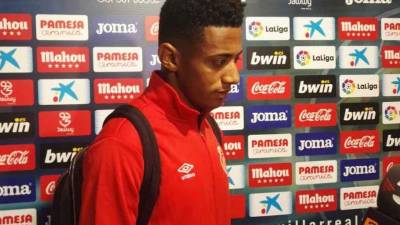 Antony Lozano atendiendo a la prensa deportiva.