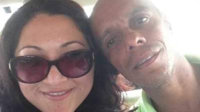 Enrique Centeno Reneau junto a su novia Brenda Ramírez.